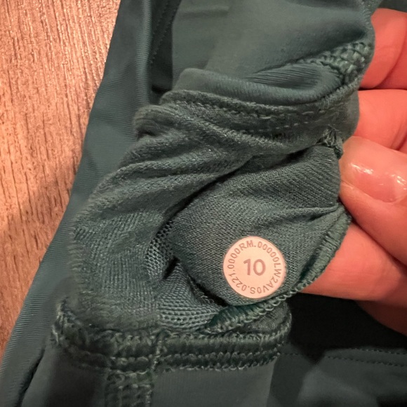 Lululemon sports bra - excellent condition - size 10 - Picture 3 of 3